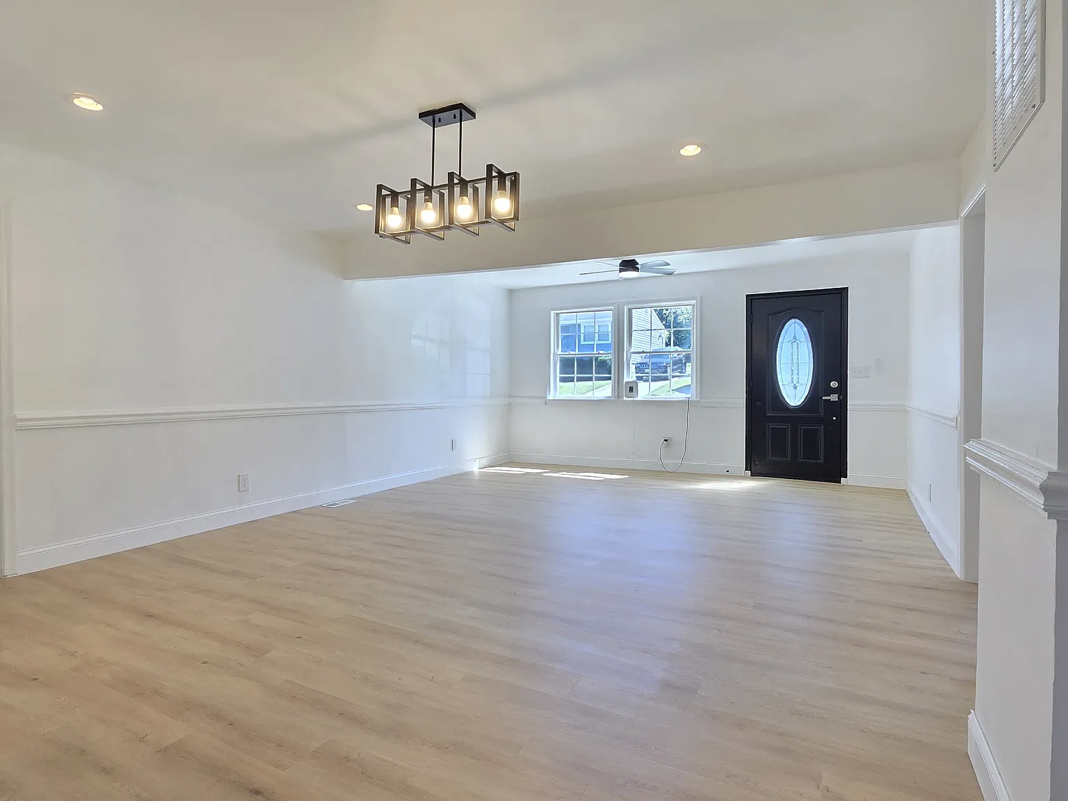 4 bed, 3092 sqft, $2,600 — Photo 3