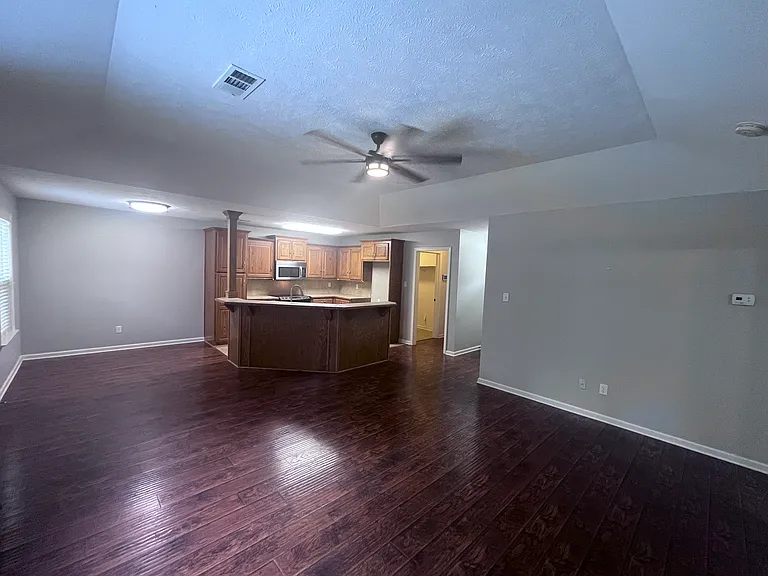 34 Shamsie Dr — Photo 8