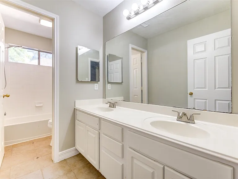 12207 Lakewood Glade Ct — Photo 32