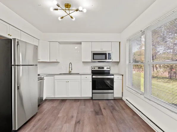 Meadows of Geneseo - Student Housing