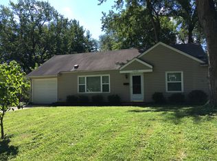 7633 Rainbow Dr, Prairie Village, KS 66208