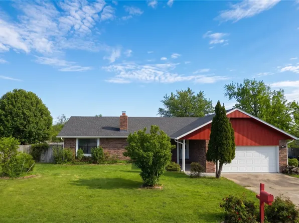 1725 S 15th St, Rogers, AR 72758
