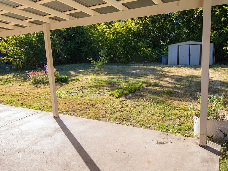 8406 Burrell Dr — Photo 15