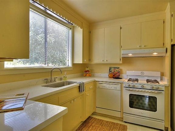 5th image of 744 Joaquin Ave