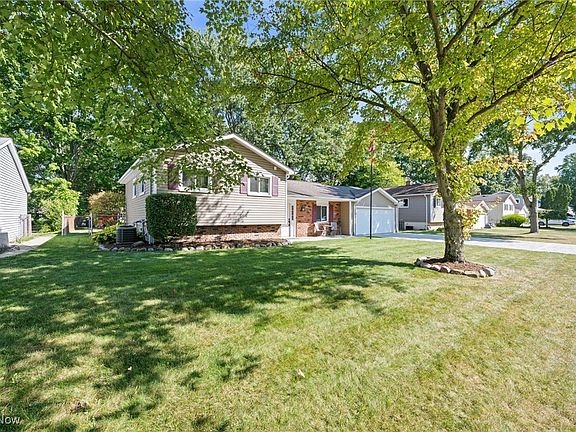 3rd image of 26938 Adele Ln
