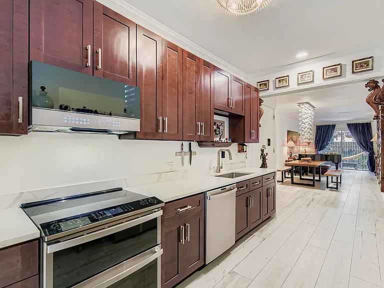 7711 Broadway St #1C — Photo 3
