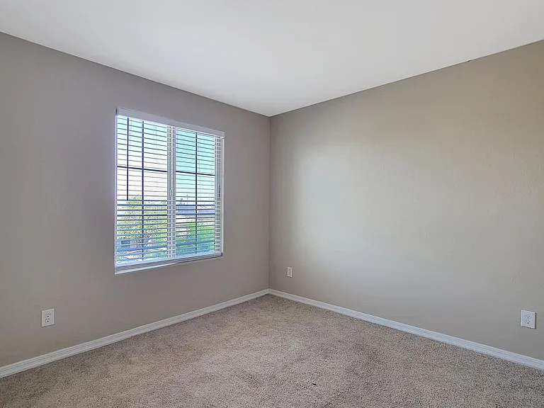 56 S 190th Ln — Photo 23