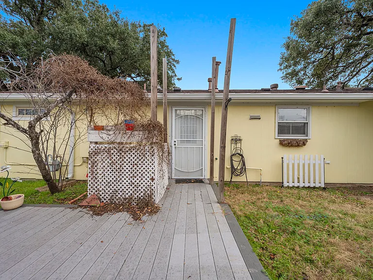 200 Highlands St — Photo 6