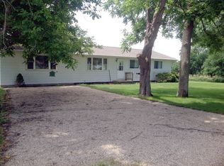 16902 W Pleasant Grove Rd, Trivoli, IL 61569