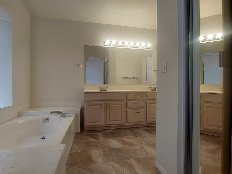 6102 W Fallen Leaf Ln — Photo 11