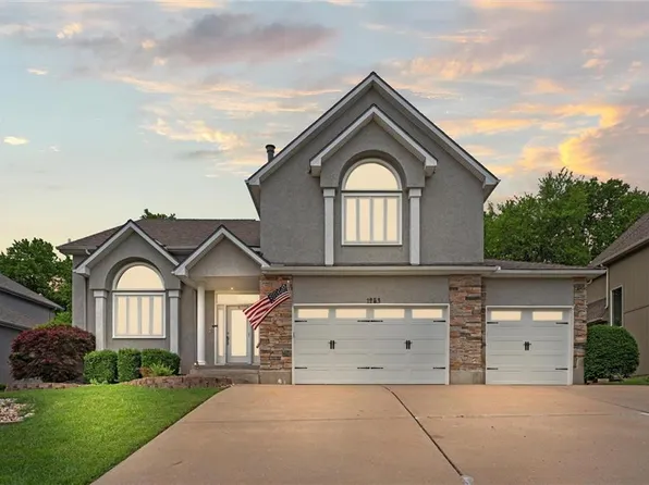 1253 SW Summit Crossing Dr, Lees Summit, MO 64081