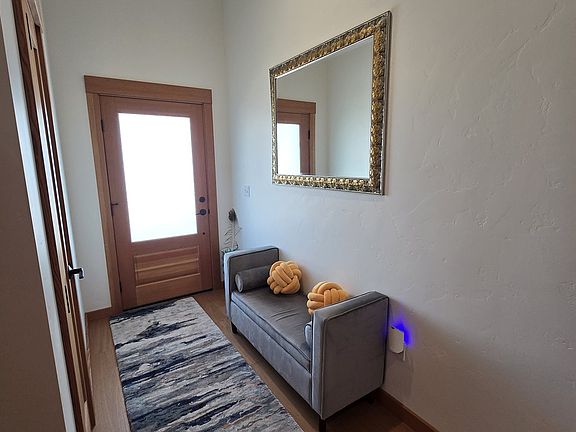 5th image of 605 N Taylor