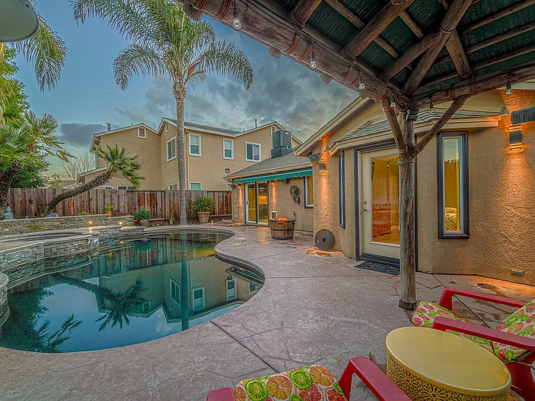 Montara Dr — Photo 3