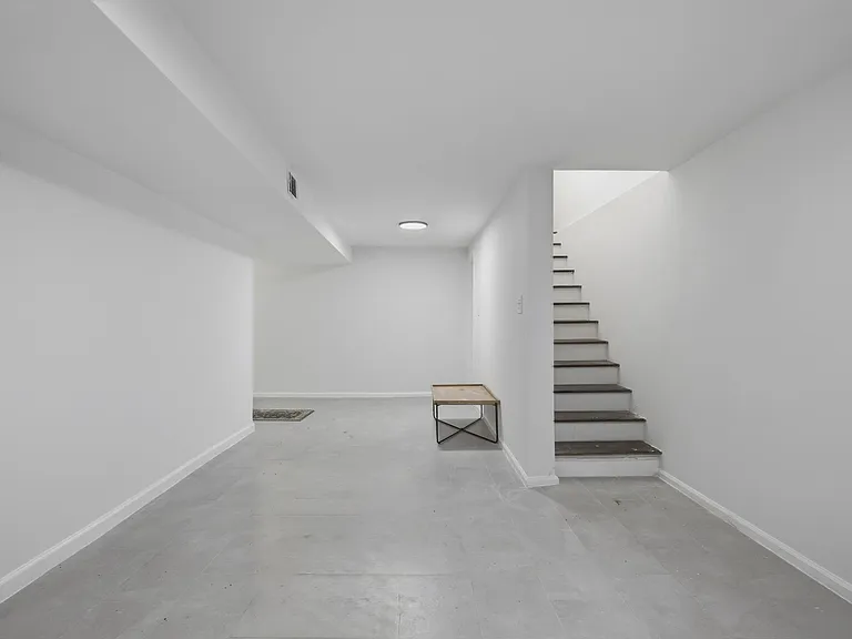 6555 Brownlee Dr — Photo 26