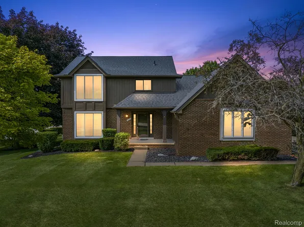 6404 Denton Dr, Troy, MI 48098