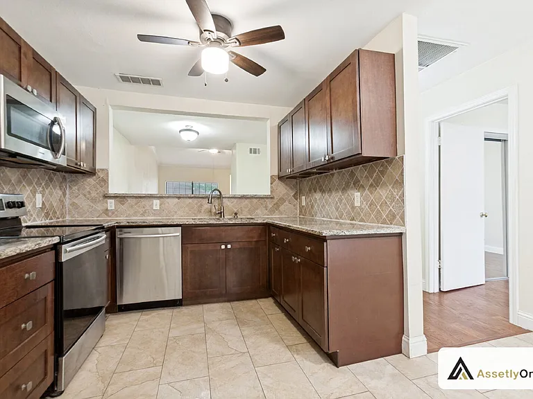 13719 Flagstone Ln — Photo 10