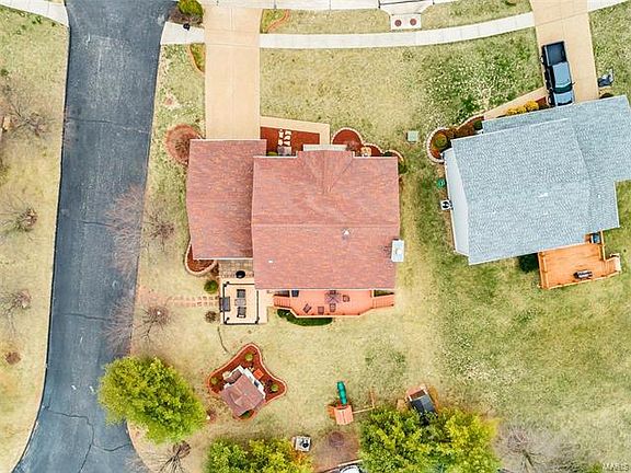 4th image of 135 England Dr