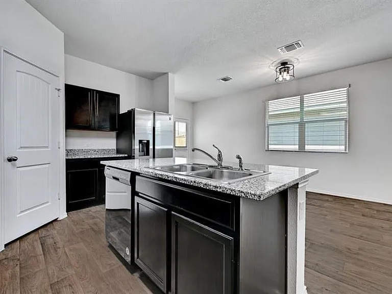 3705 Conyers Ln — Photo 10