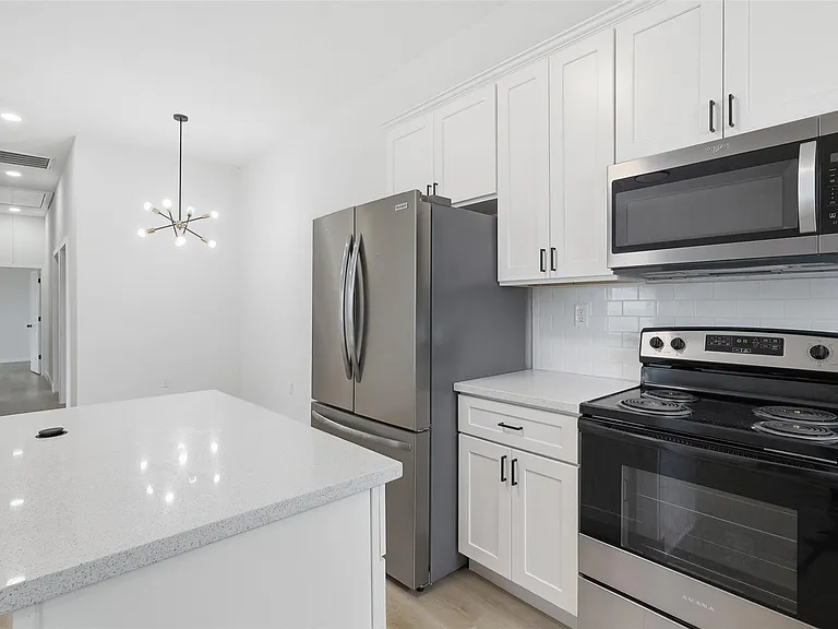 405 Clearwater St #A — Photo 9