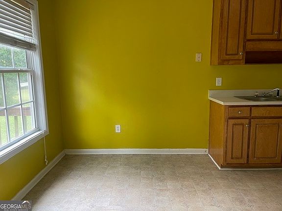 3rd image of 30 Amber Way