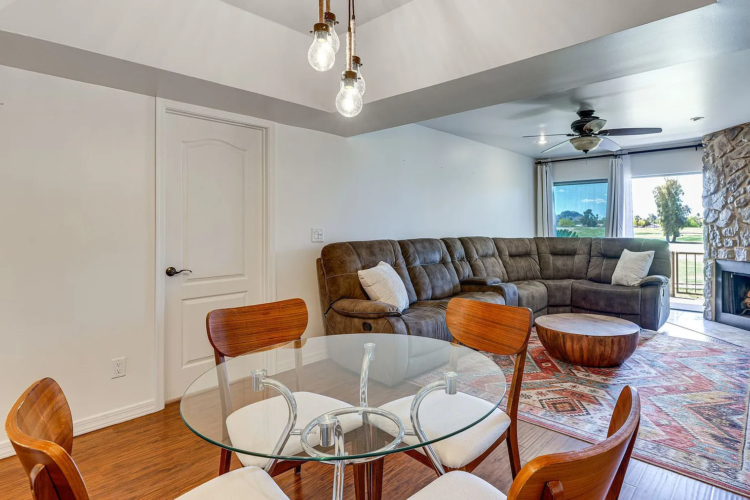 2 bed, 2.0 bath, 1022 sqft, $3,048 — Photo 4