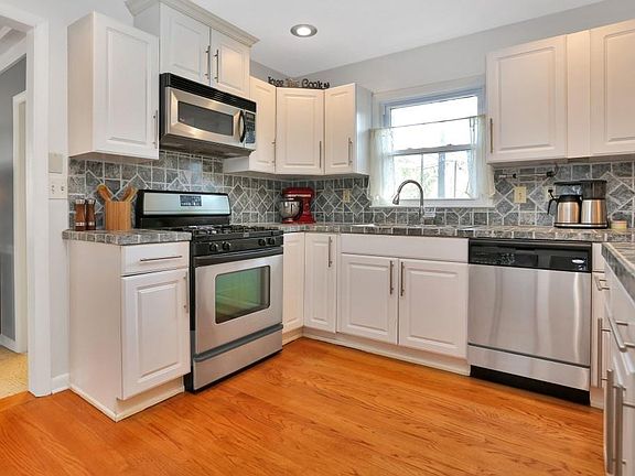 4th image of 2991 Delcourt Dr