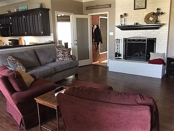 3rd image of 3404 Claremont Dr