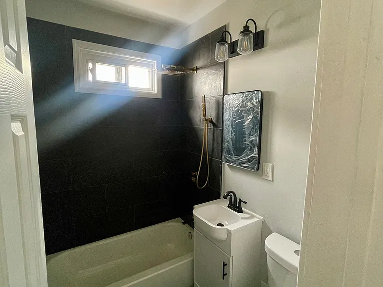 1103 Summit Ave #2R — Photo 3