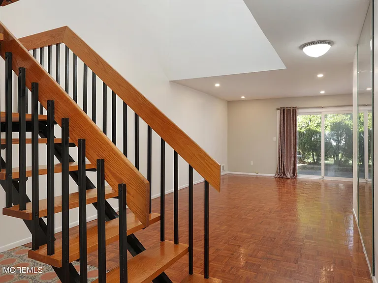 2 Elizabeth Ct — Photo 14