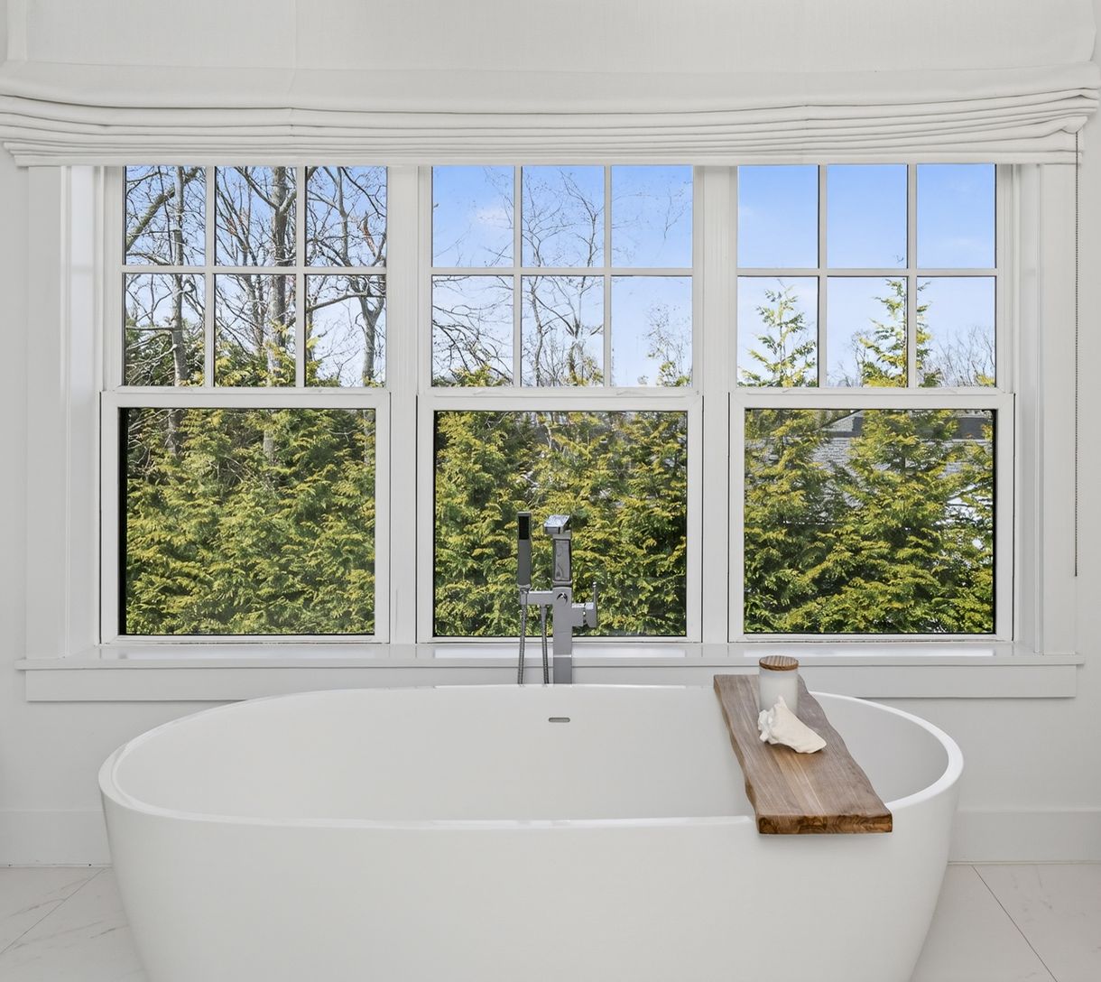  Deep soaking tub
