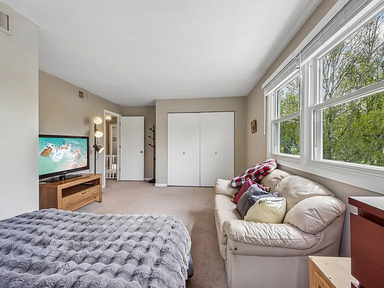 1111 Sara Ln — Photo 28