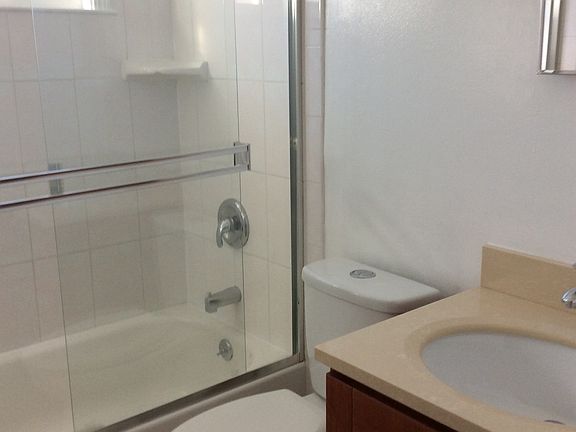 4th image of 2094 Royal Dr #6A