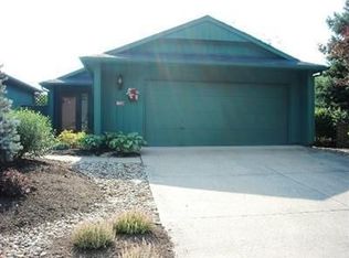 13436 Trails Edge Ct, Strongsville, OH