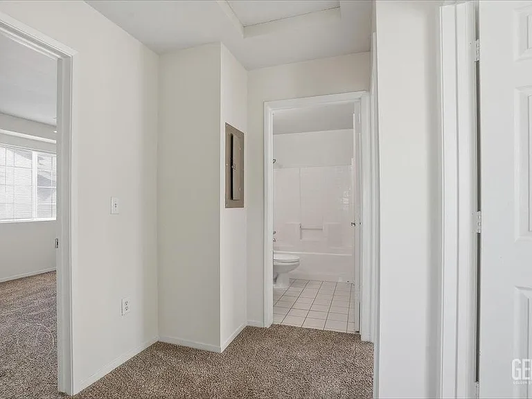 600 E Hosking Ave #10 — Photo 33