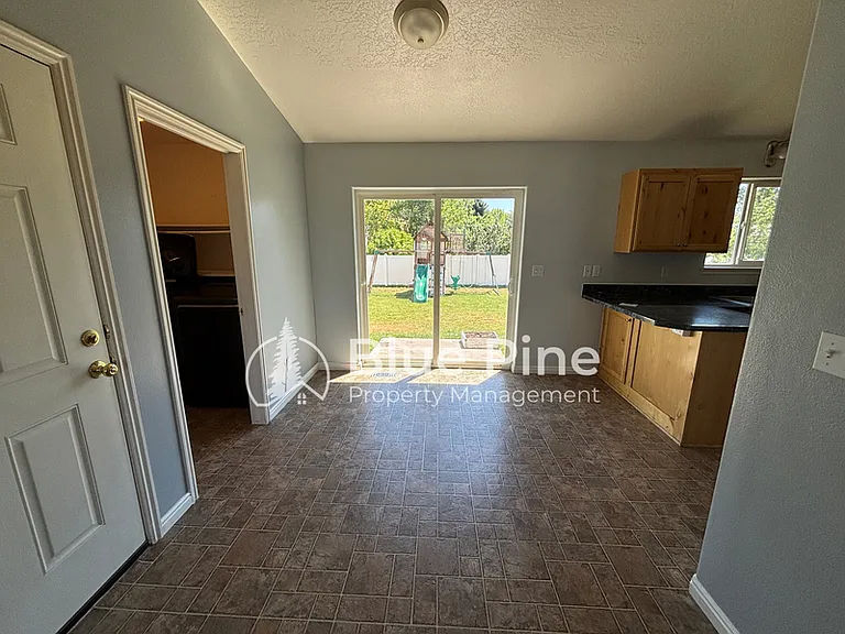 3920 E Deloy Dr — Photo 5