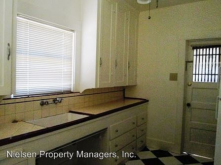 2nd image of 827 24th St APT 01