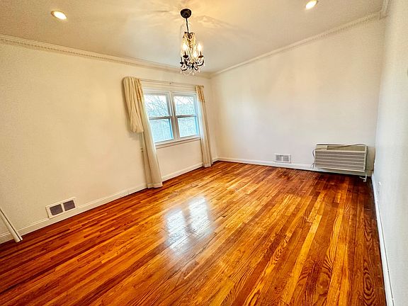 2nd image of 15243 11th Ave Floor 2