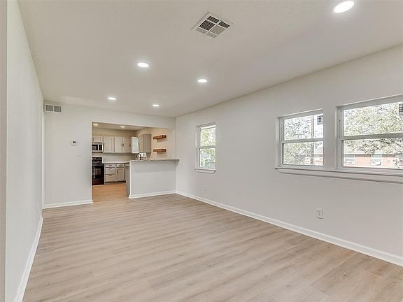 5th image of 1213 NE 45th St