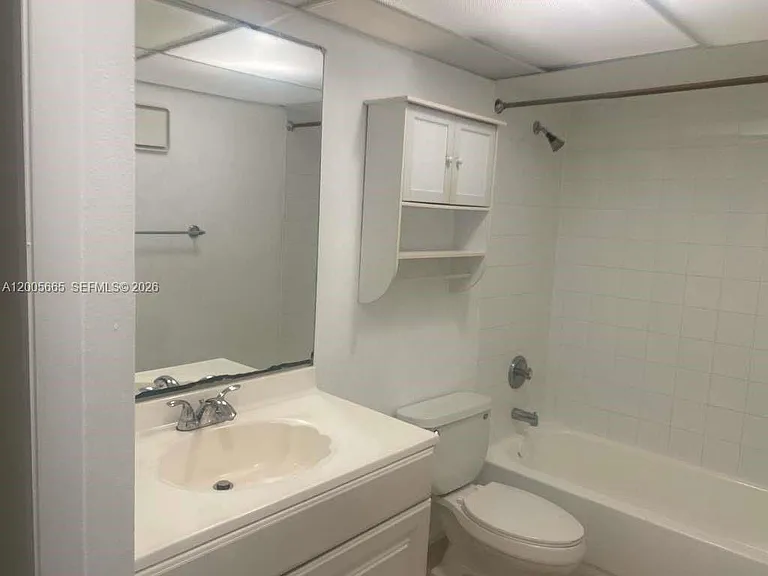 220 Lakeview Dr #203 — Photo 16