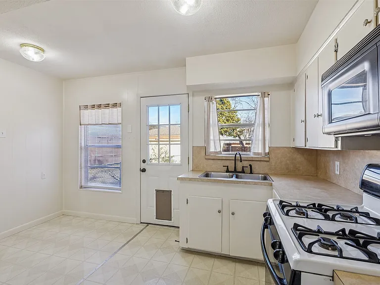 6341 Sudbury Dr — Photo 7