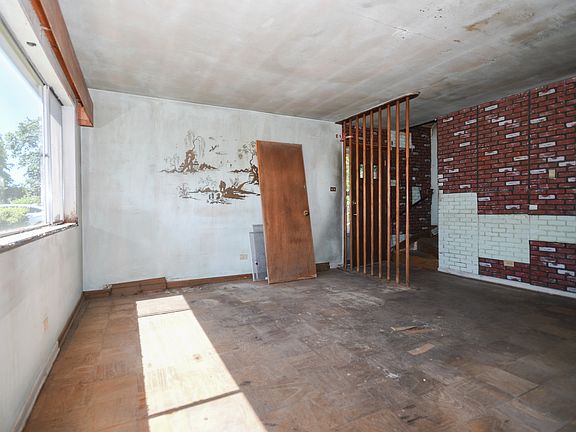 5th image of 1224 Center Ave