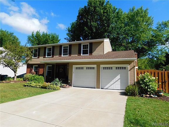 3rd image of 42 Old Farm Cir