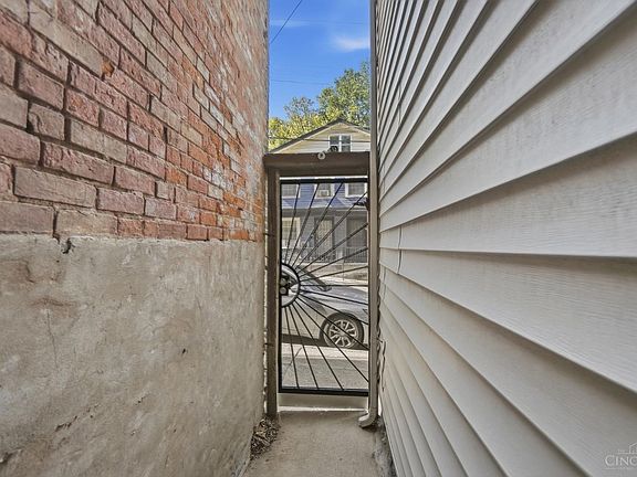 3rd image of 118 Winkler St