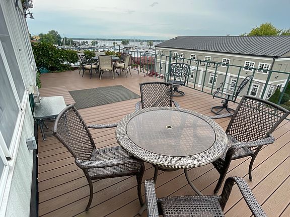 HARBOR VIEW DECK