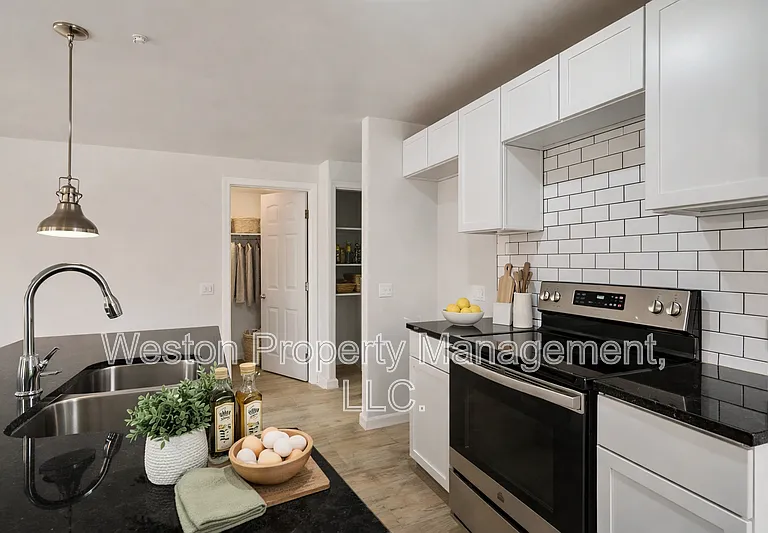 711 NW 30th St #4 — Photo 3