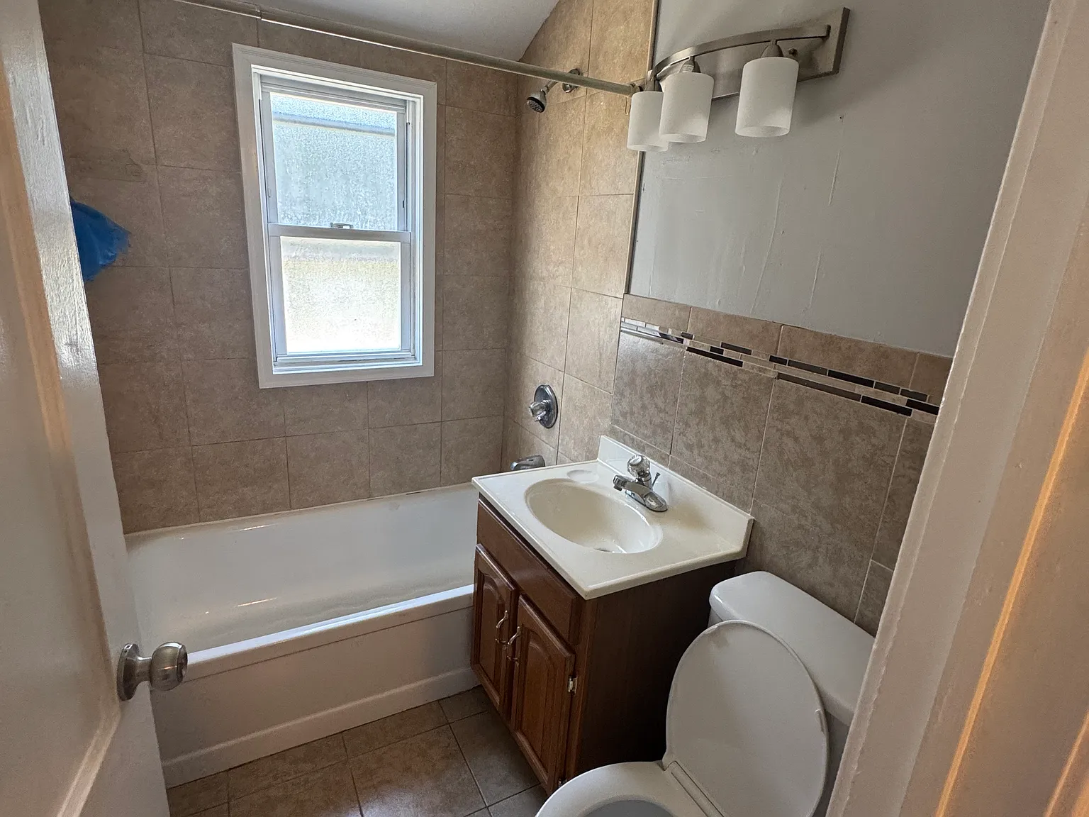 3 bed, 1000 sqft, $1,950 — Photo 4