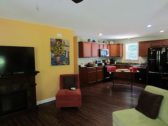 3rd image of 73 Rollingwood Ct