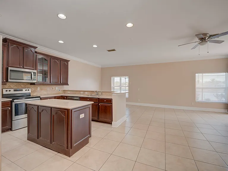 2788 Inlet Cove Ln W — Photo 5