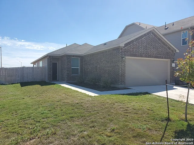 3 bed, 2.0 bath, 1600 sqft, $1,895 — Photo 2