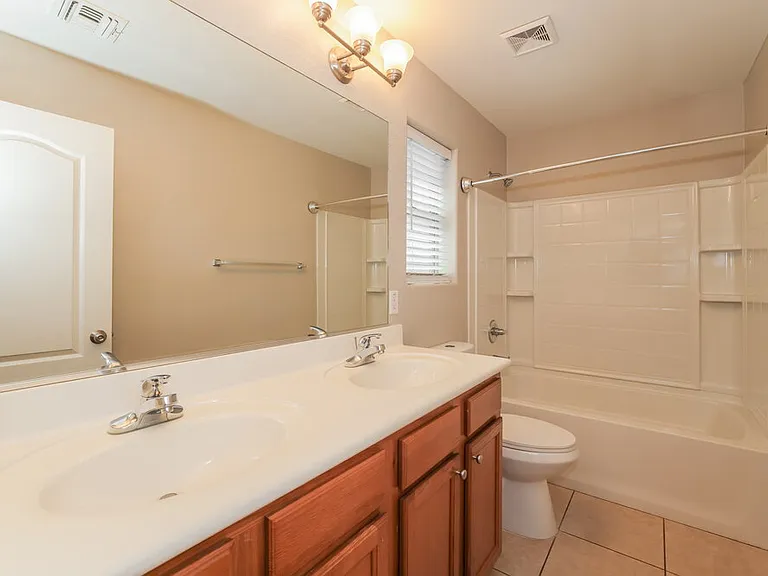 1146 E Hampton Ln — Photo 16